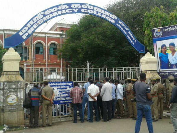 In Chennai college students beat each other In Chennai college students beat each other