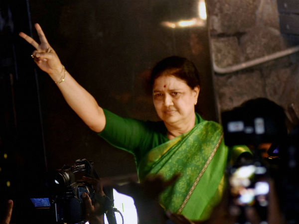  சசிகலா அறையில் சமையலறை 