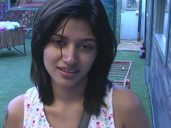 நியாயம் கேட்கும் ஓவியா 