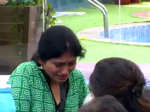 பக்கெட் பக்கெட்டாக கண்ணீர் 