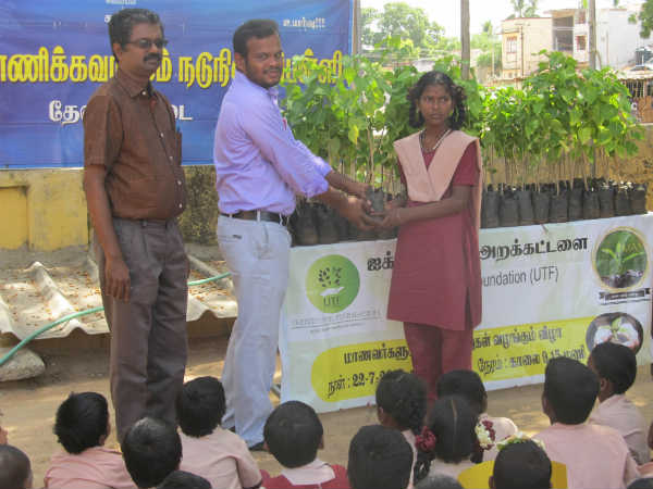 மரக்கன்றுகளை வழங்கிய ம-3 