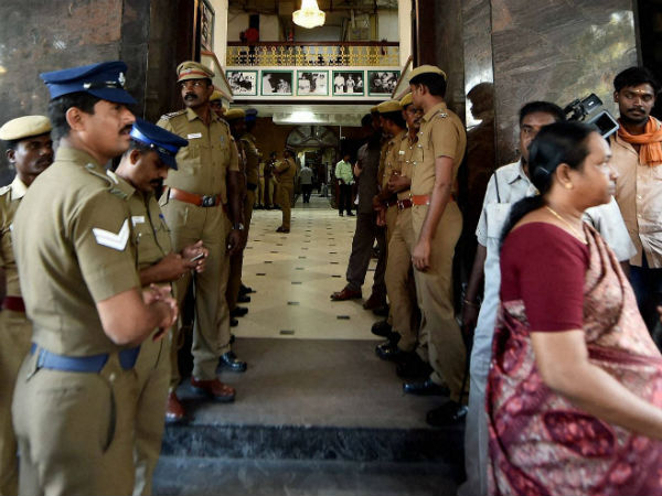 அறிக்கை அளிப்பு