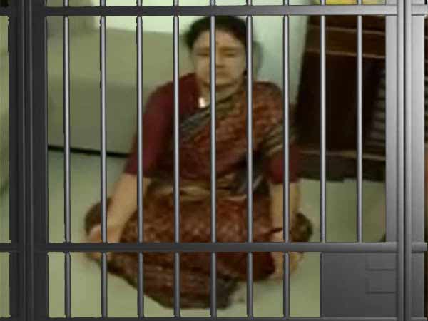  அறைக்குள் பூஜை 