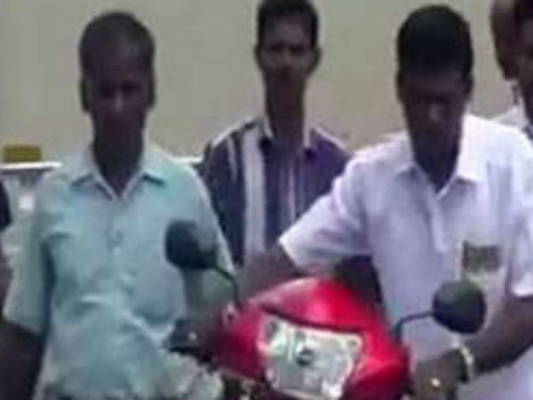 வாகனப் பதிவிற்கு லஞ்சம் வாகனப் பதிவிற்கு லஞ்சம்