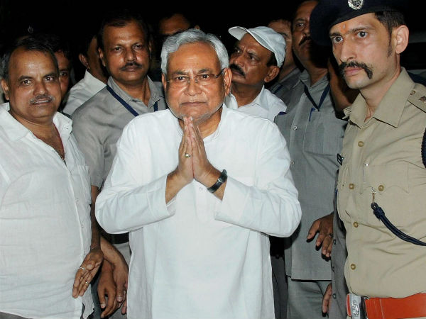 கட்சிகளை சிதைக்கும் வியூகம் 