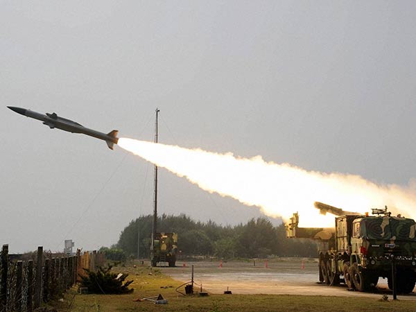 எதிரி ஏவுகணைகளை தகர்க்கும் ஏவுகணை