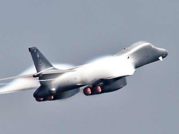 விமானங்களை அனுப்பிய அமெரிக்கா விமானங்களை அனுப்பிய அமெரிக்கா