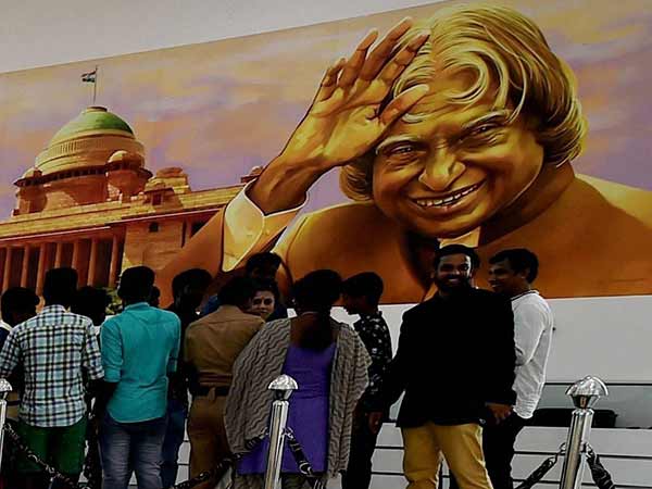 செல்போன், கேமராக்களுக்குத் தடை