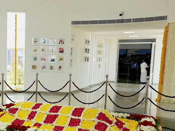 செய்தி சேகரிக்கவும் தடை