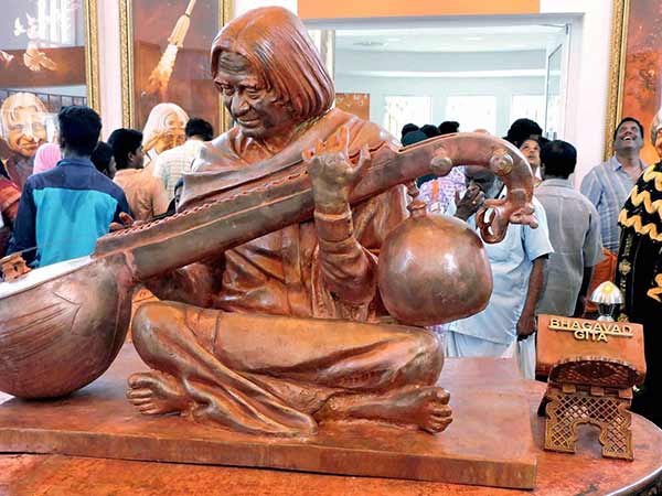 சிலையால் சர்ச்சை