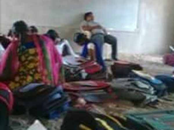 பள்ளி வளாகத்துக்குள்.. 