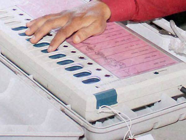 Malfunctioning EVM at Buldhana contradicts EC tamper-proof claim Malfunctioning EVM at Buldhana contradicts EC tamper-proof claim
