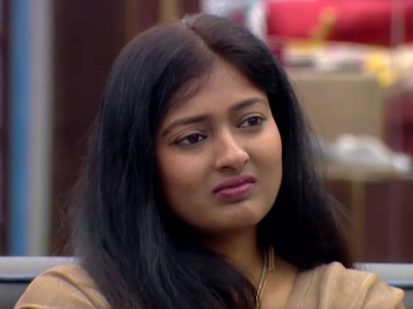  காயத்ரி ரகுராம்