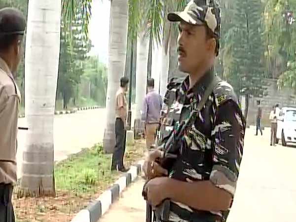 ஐடி துறையினரை ஏவியது யார்? ஐடி துறையினரை ஏவியது யார்?