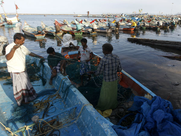 மீனவர்கள் இடப்பெயர்ச்சி