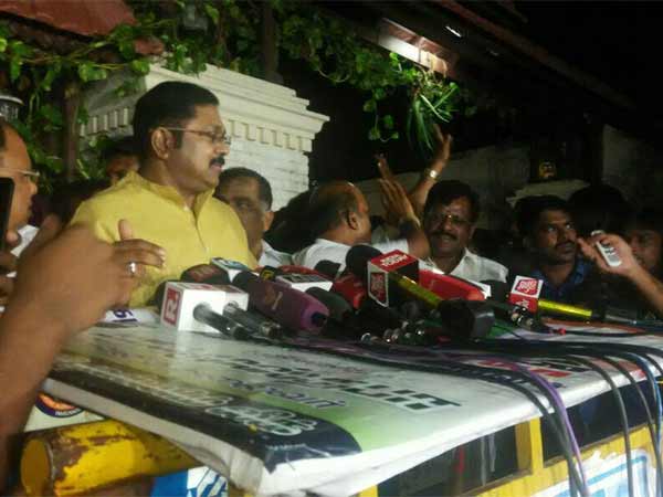 இதற்கும் காரணம் பணம், பதவிதான்