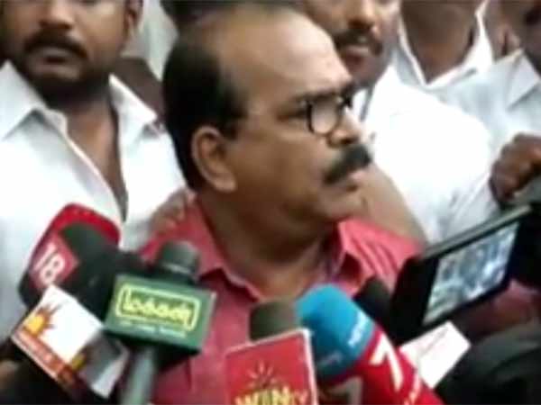 ஓபிஎஸ் சுயநலவாதி