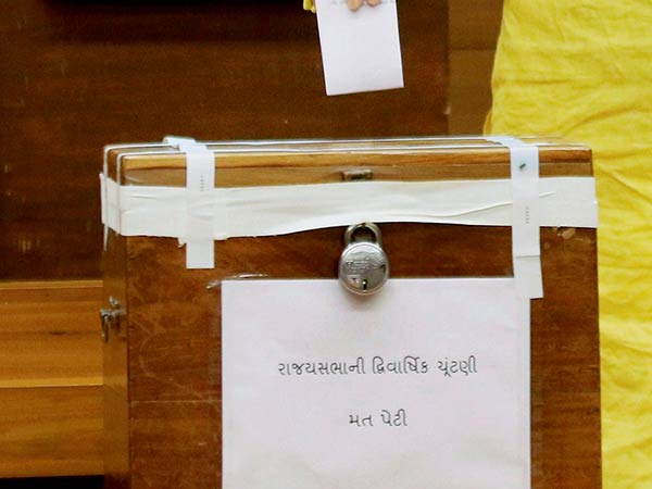 கட்சி மாறி ஓட்டு 