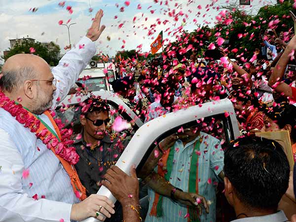 மக்கள் மத்தியில்