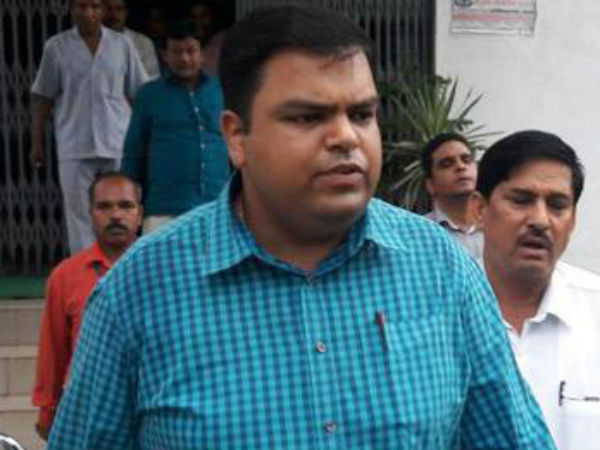  உறவினருக்கு தகவல் 