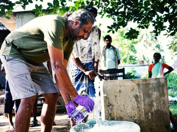 வெளியேற மாட்டோம் 