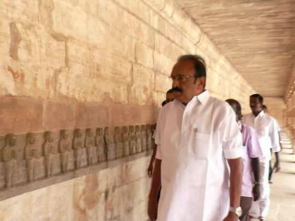  கருப்பு துண்டும் வைகோவும் 