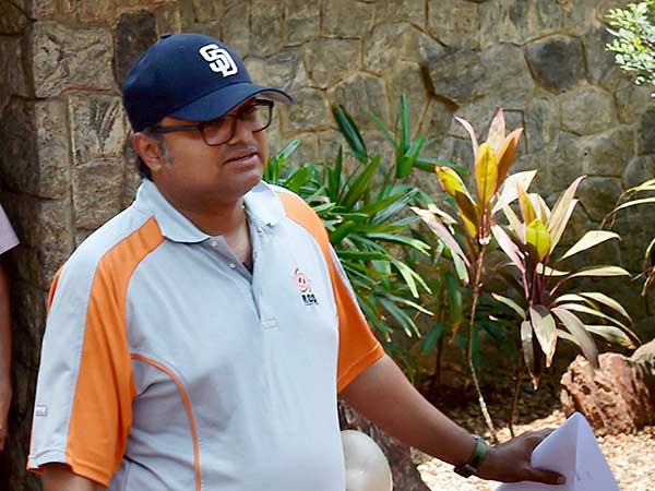 வெளிநாடு செல்ல முடியாது 