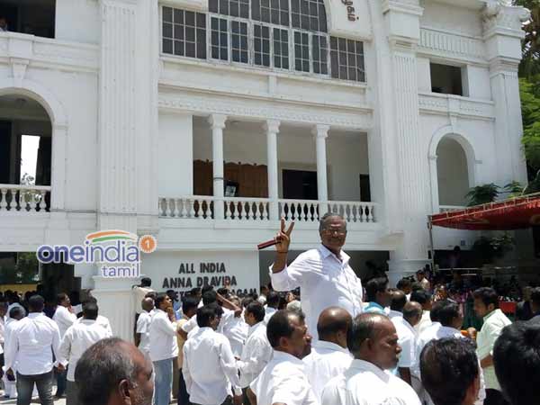களைகட்டும் அலுவலகம்