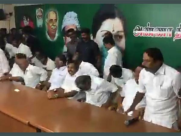 அவசர பொதுக்குழு 