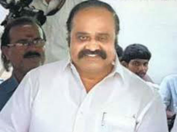 தொடர்பில்லாமல் பேசிய புகழேந்தி