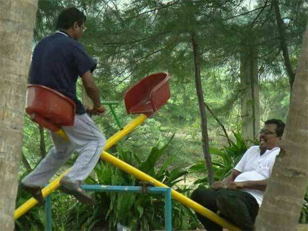  என்ஜாய் செய்யும் எம்எல்ஏக்கள் 