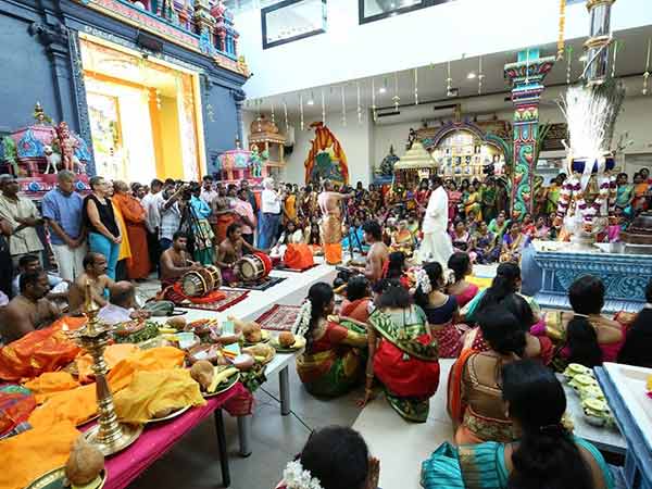 வாழ்த்திய பெருமக்கள் 