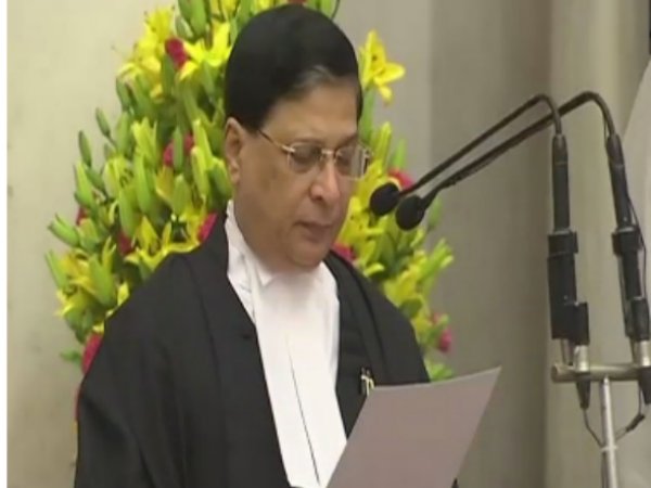 1977-இல் வழக்கறிஞர் 