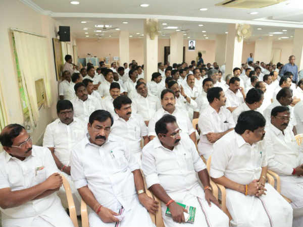  4 தீர்மானங்கள் 