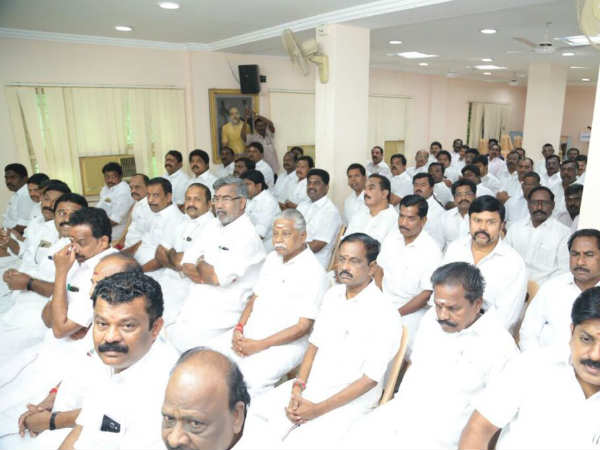 தினகரன் ஆதரவு எம்எல்ஏக்கள் 