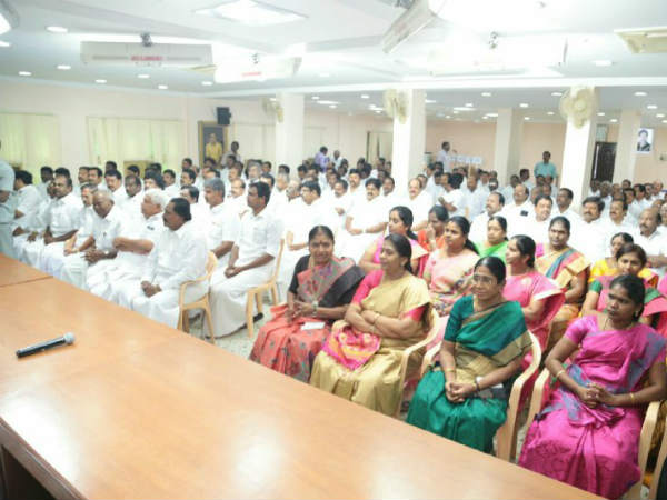 அதிமுக விதி என்ன?