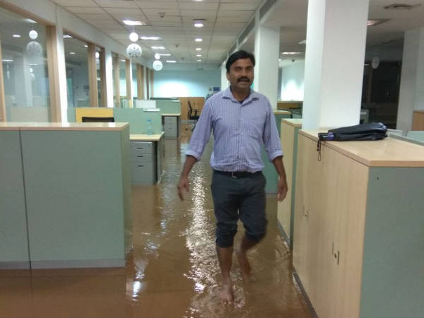 அலுவலகங்களில் மழைநீர் 