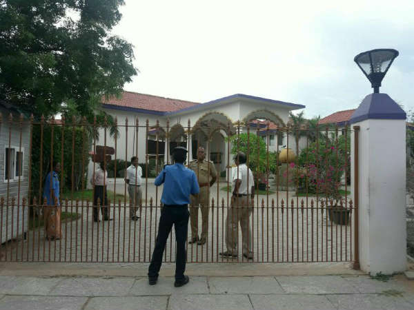  கட்டுப்பாடுகள் இல்லை