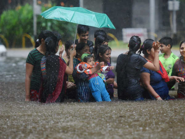  நண்பர்கள் வீடுகளில் தஞ்சம் 