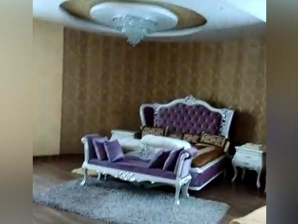  அரண்மனை போன்ற அமைப்பு 