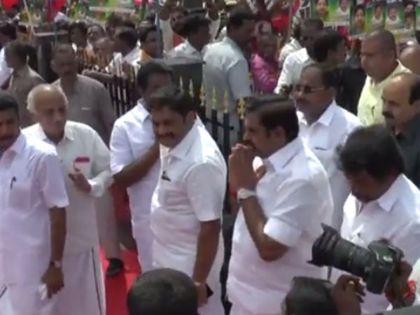 Political leaders paid homage to freedom Dheeran Chinnamalai Political leaders paid homage to freedom Dheeran Chinnamalai