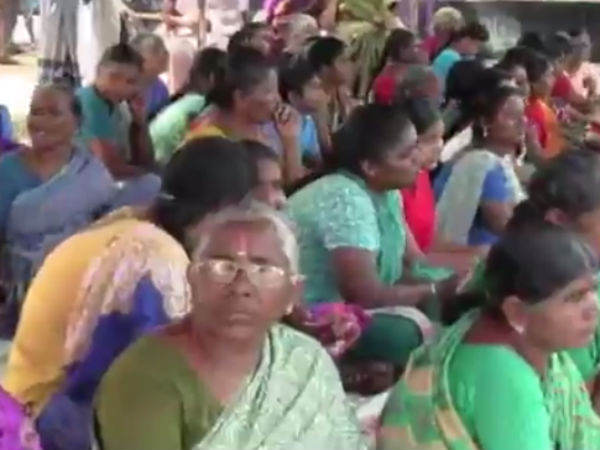 Lakshmipuram people protested against Ex.CM O.Panneerselvam to hand over the well 