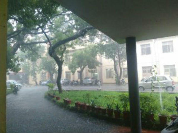 Rain causing traffic jams in Chennai 