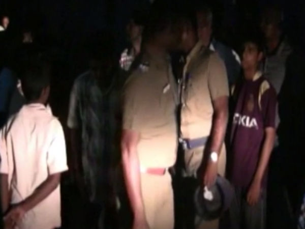 In Theni a single woman died in destructed house 