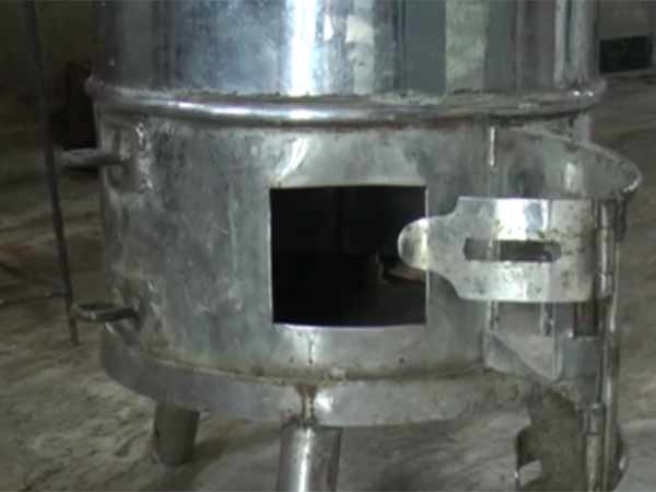 Thieves looted money by breaking the hundi in Puducherry temple Thieves looted money by breaking the hundi in Puducherry temple