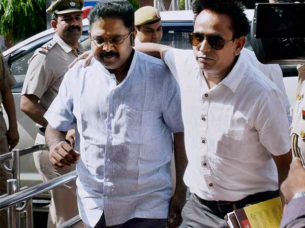 தினகரன் 