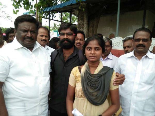 போராட்ட களத்தில் அனிதா 