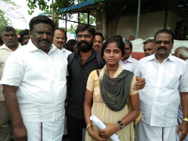  சாதியைக் காட்டியா சலுகை கேட்டார்