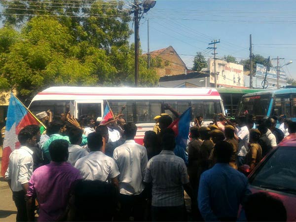 விசிக கட்சியினர் 