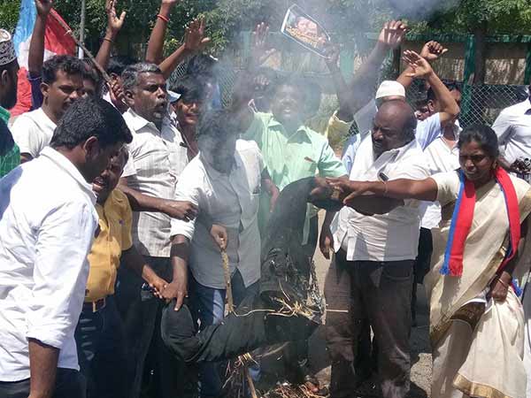 மெரினாவில் பதற்றம் 